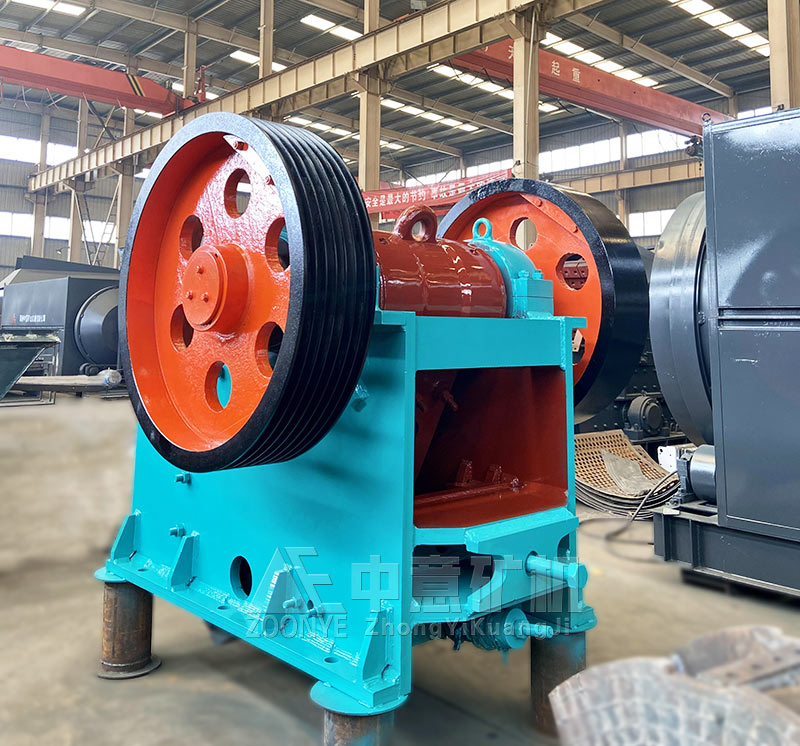 2021050603.jpg 時(shí)產(chǎn)100噸顎式破碎機(jī)發(fā)貨